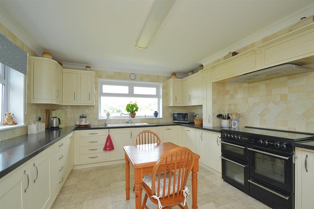 Resized Kitchen1.jpg