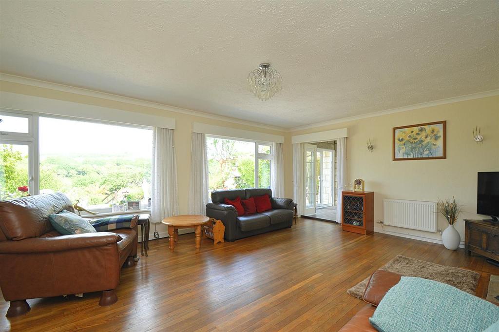 Resized Lounge1.jpg