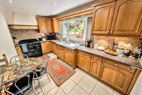 5 bedroom detached house for sale, Queens Park Avenue