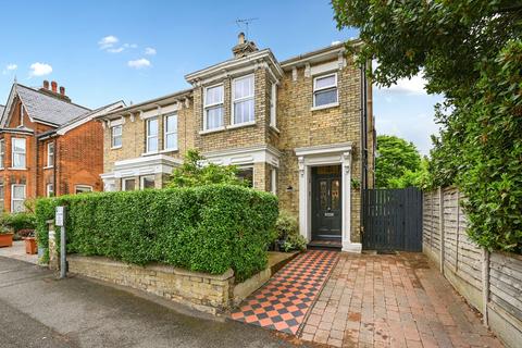 5 bedroom semi-detached house for sale