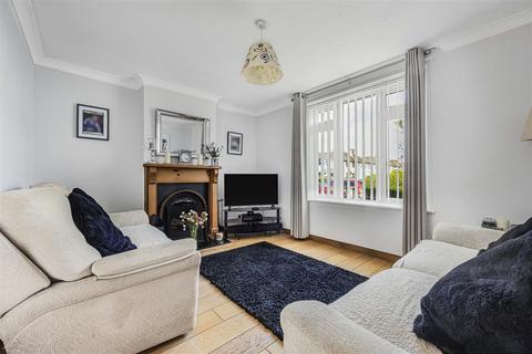 3 bedroom semi-detached house for sale, The Greenway, Cippenham
