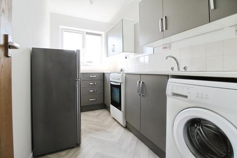 16 Friesland Close, Shaw, Swindon, SN5 5YG