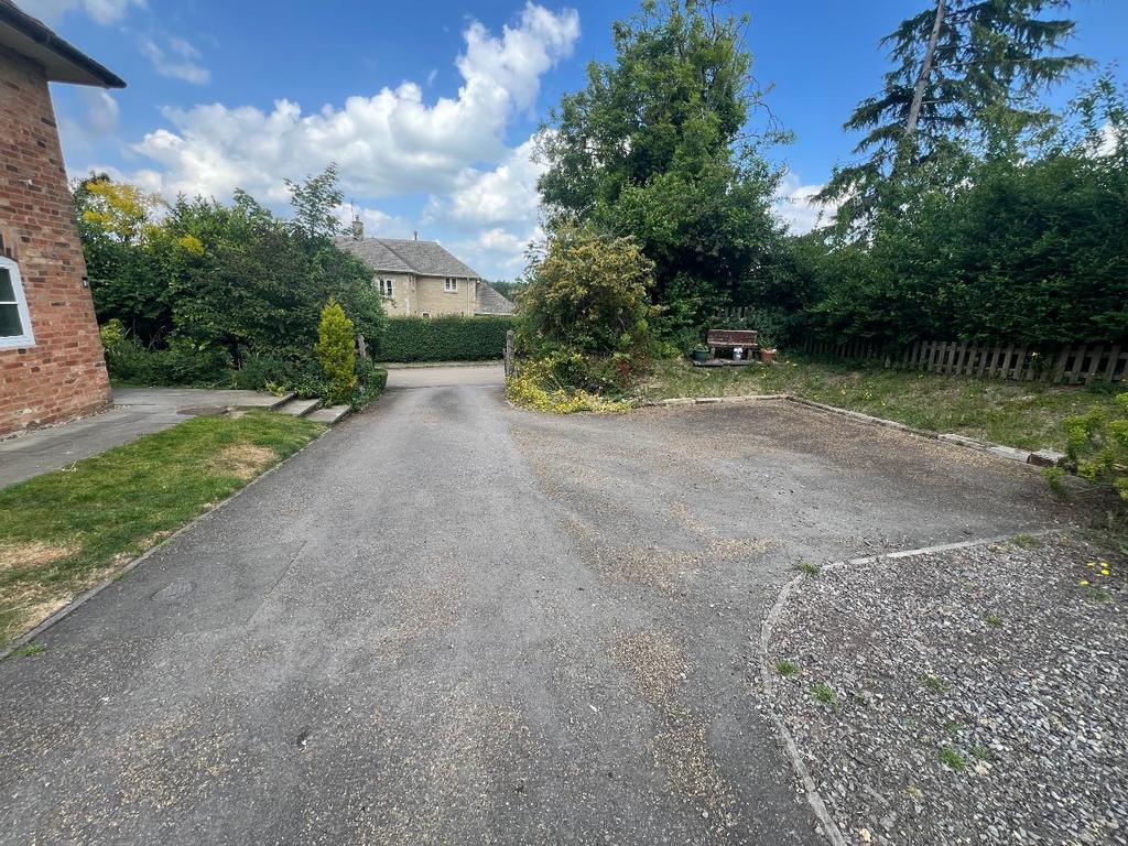 Driveway/Parking