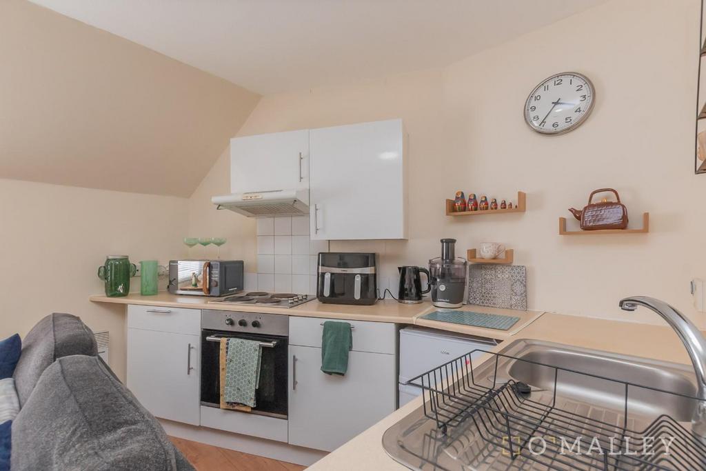 8. Kitchen.jpg