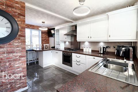 3 bedroom detached house for sale, Claymar Drive, Swadlincote