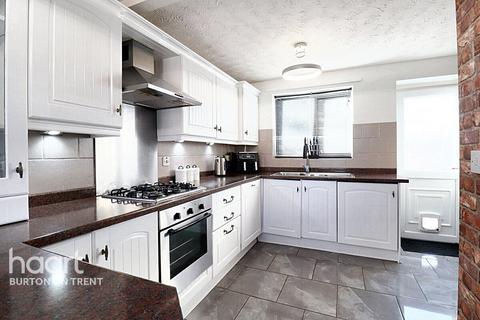3 bedroom detached house for sale, Claymar Drive, Swadlincote