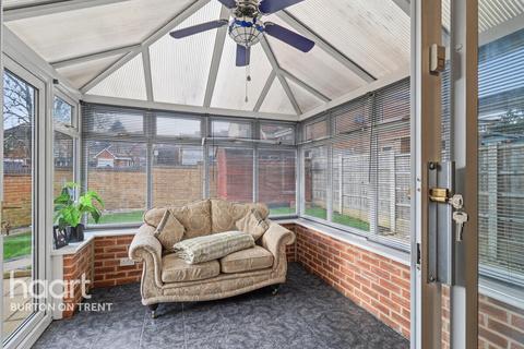 3 bedroom detached house for sale, Claymar Drive, Swadlincote