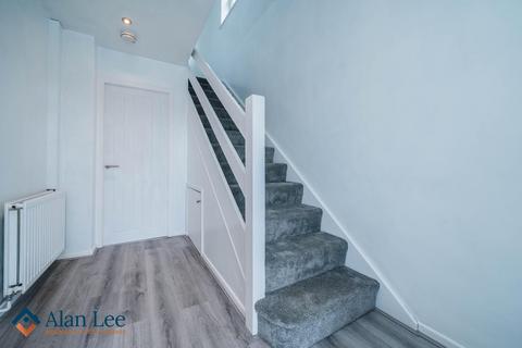 4 bedroom semi-detached house for sale, Moss Lane, Macclesfield, SK11 7XE