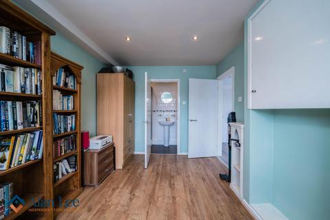 4 bedroom semi-detached house for sale, Moss Lane, Macclesfield, SK11 7XE