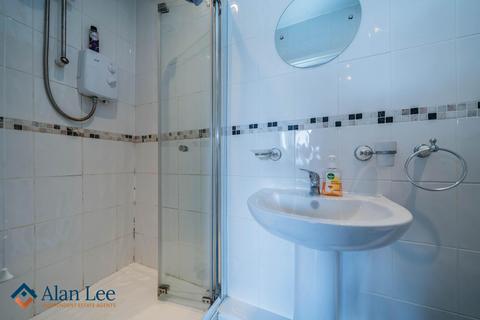 4 bedroom semi-detached house for sale, Moss Lane, Macclesfield, SK11 7XE