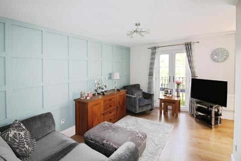 2 bedroom apartment for sale, Swinnow Close