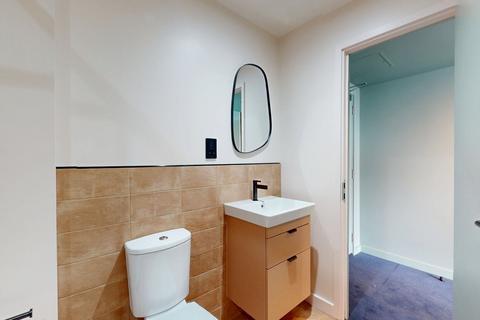 Studio to rent, Uxbridge Road