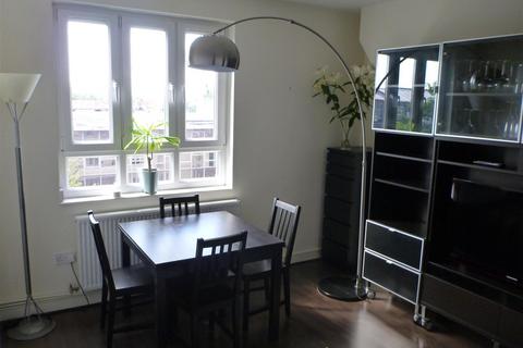 3 bedroom flat to rent, Queen Caroline Street, London