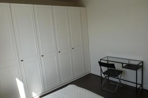 3 bedroom flat to rent, Queen Caroline Street, London
