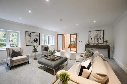 5 bedroom detached house for sale, Owlswick HP27