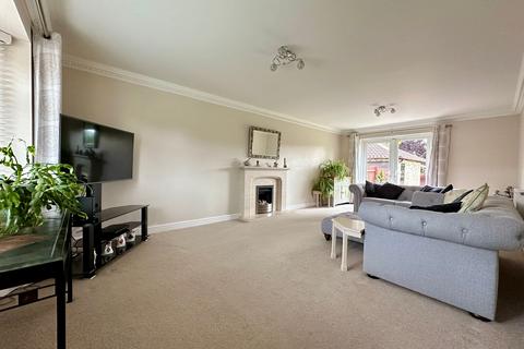 18 Chaffinch Crescent, Billericay, CM11 2YX