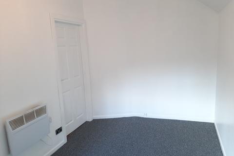 Studio to rent, Chapel Street, Wrexham LL13