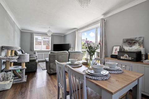 2 bedroom flat for sale, Rugby Road, Worthing