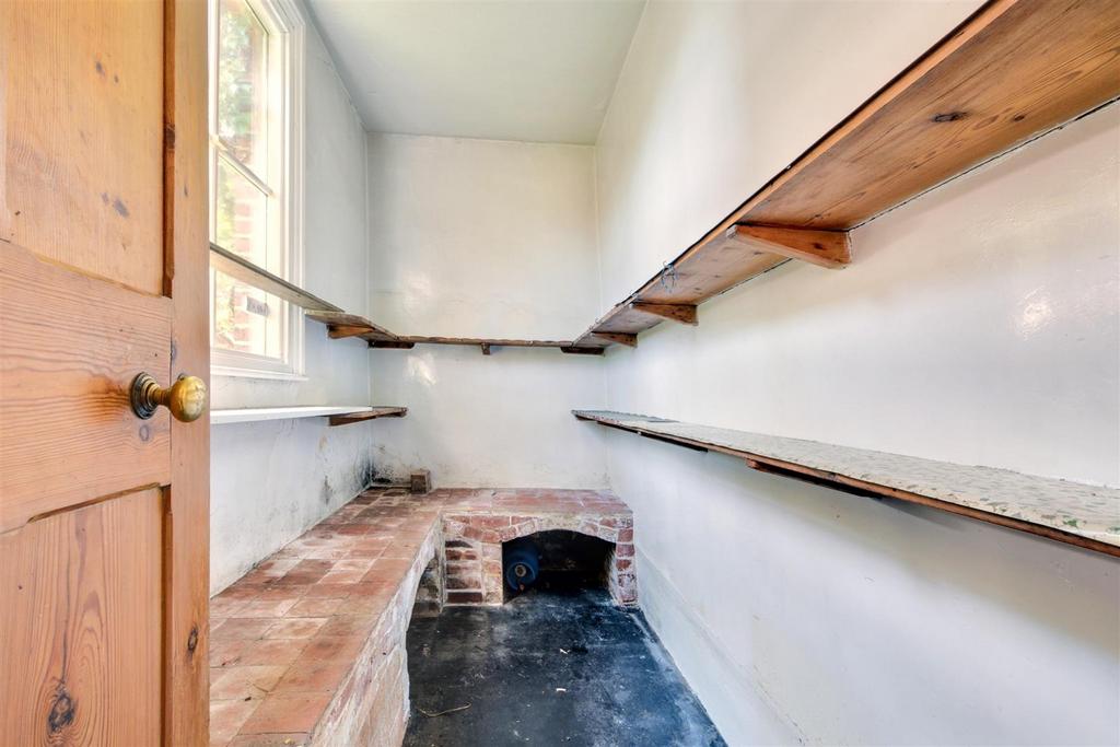Walk-in Pantry