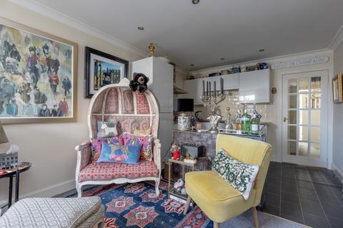 25a Broughton Place, Edinburgh, EH1 3RW