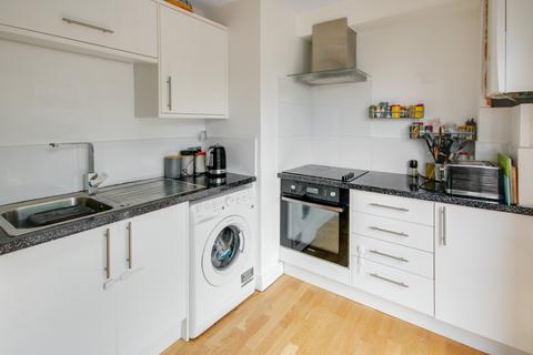 51a Elizabeth Crescent, East Grinstead, RH19 3JE