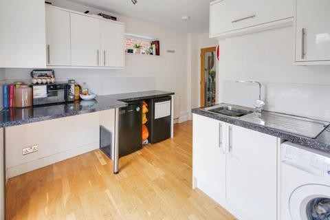 51a Elizabeth Crescent, East Grinstead, RH19 3JE