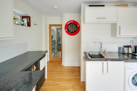 51a Elizabeth Crescent, East Grinstead, RH19 3JE