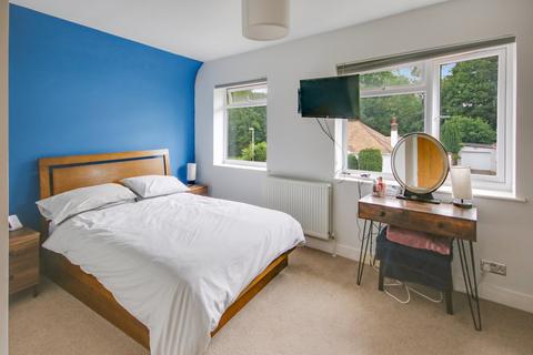 51a Elizabeth Crescent, East Grinstead, RH19 3JE