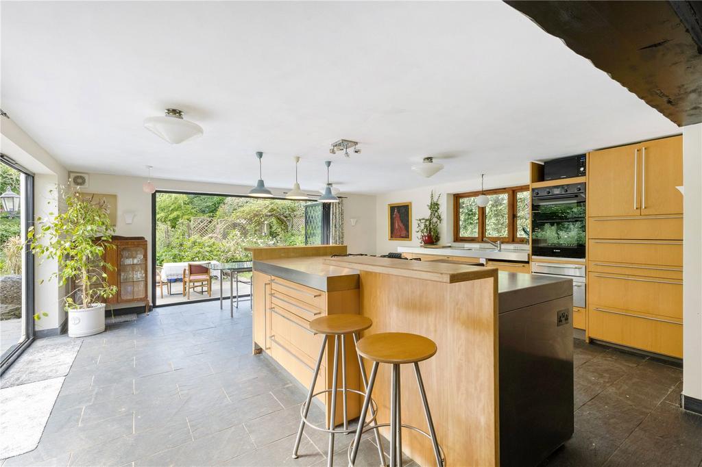Kitchen/B'fast Room