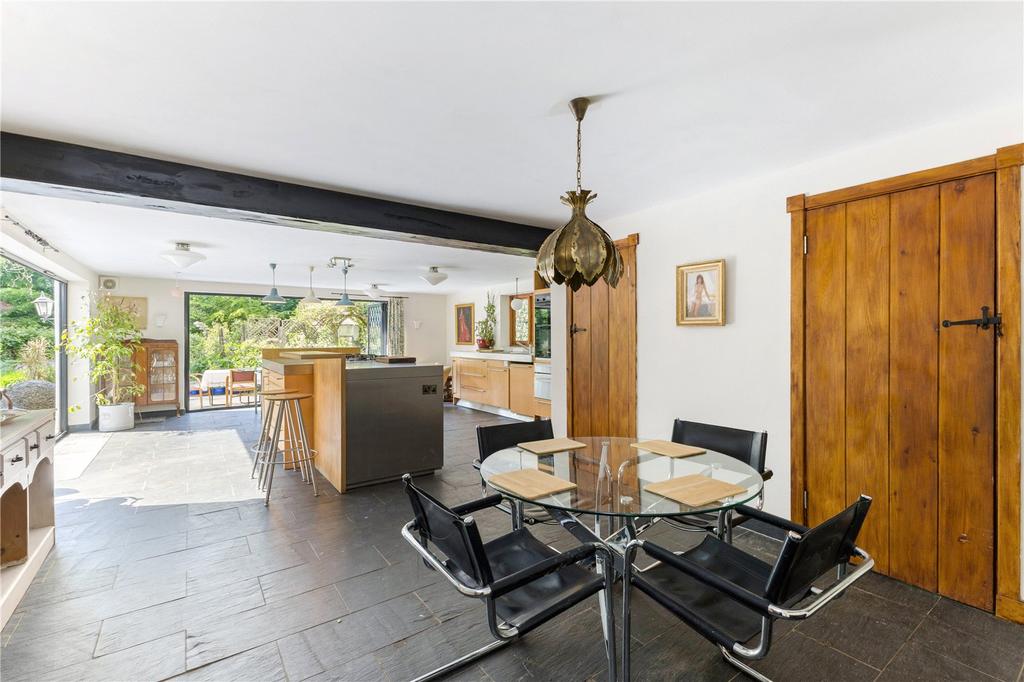 Kitchen/B'fast Room
