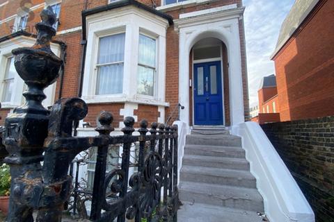 1 bedroom flat to rent, b Burstock Road, Putney, London