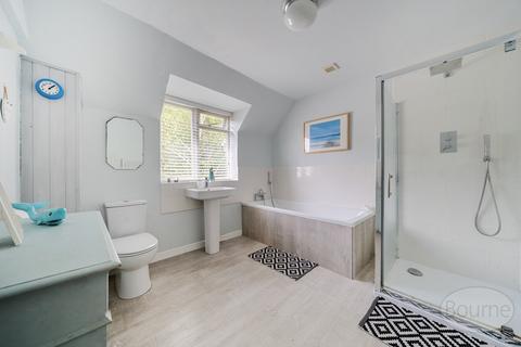 4 Boundstone Close, Wrecclesham, Farnham, GU10 4RW