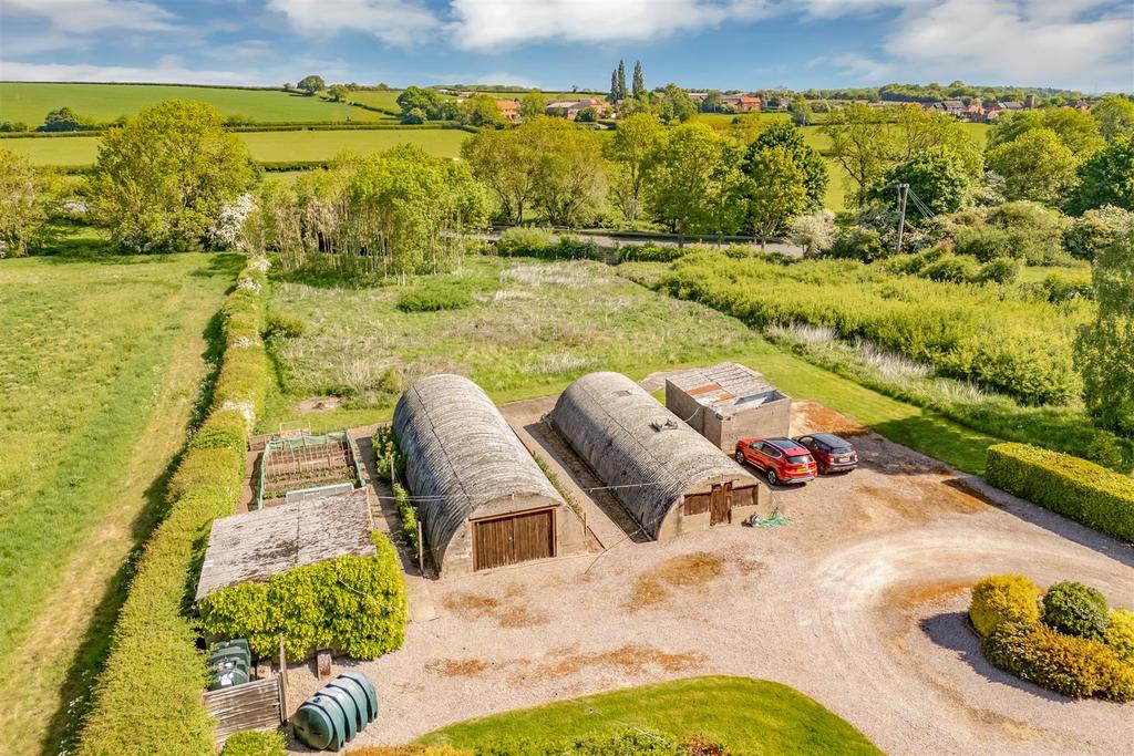 Nissen huts/outbuildings