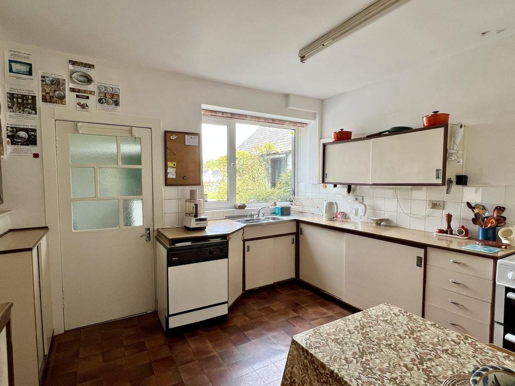 Kirkmulloch, 1 Wayside, Dalry - Williamson and Hen