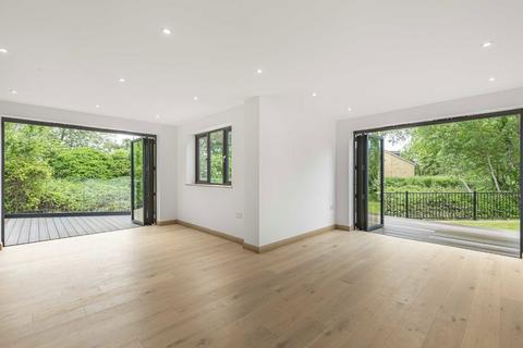 undefined, Ringwood Way, Hampton TW12