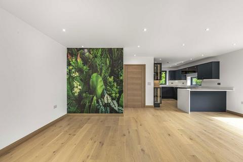 undefined, Ringwood Way, Hampton TW12