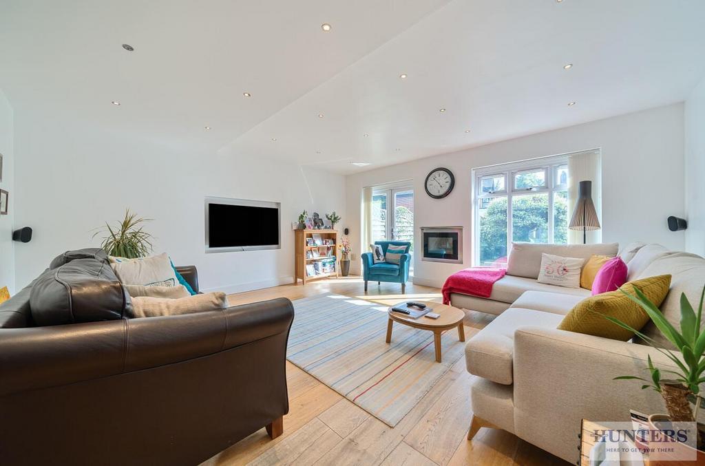 Extended Lounge