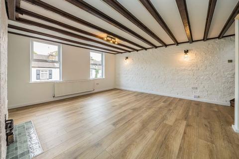 3 bedroom flat for sale, Sandycombe Road, Richmond TW9
