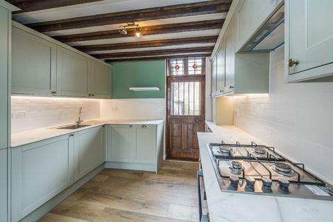 3 bedroom flat for sale, Sandycombe Road, Richmond TW9