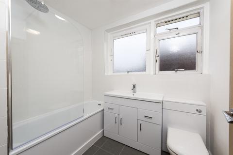 3 bedroom maisonette for sale, Heron House, SW11
