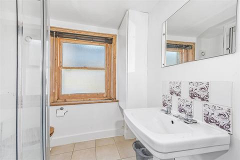 3 bedroom flat to rent, Perham Road, London