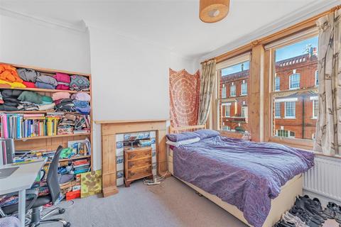 3 bedroom flat to rent, Perham Road, London