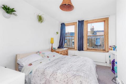3 bedroom flat to rent, Perham Road, London