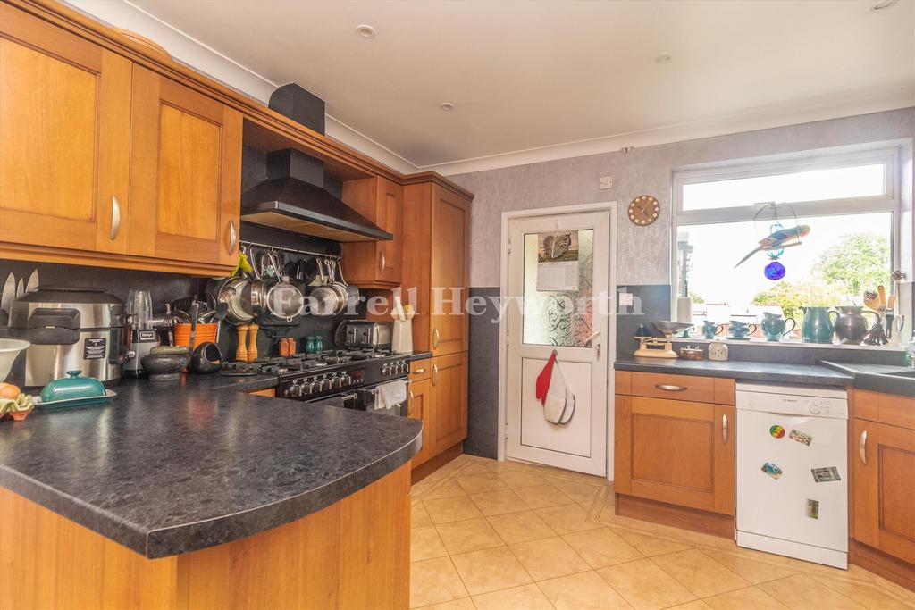 Kitchen image 4