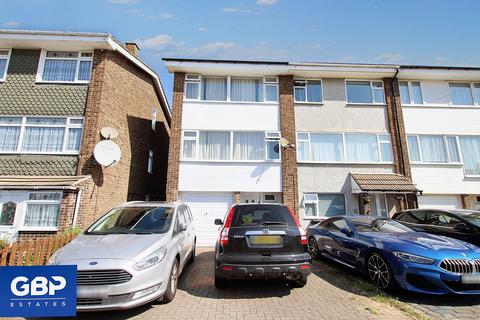 4 bedroom terraced house to rent, Cowdray Way, Hornchurch, RM12