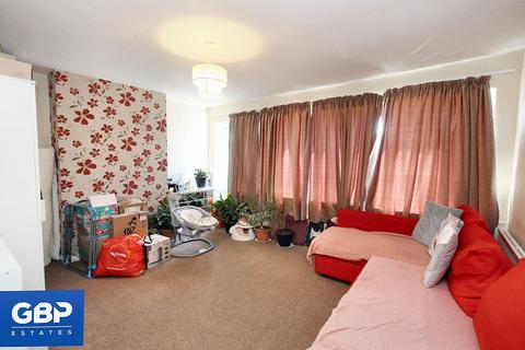 4 bedroom terraced house to rent, Cowdray Way, Hornchurch, RM12