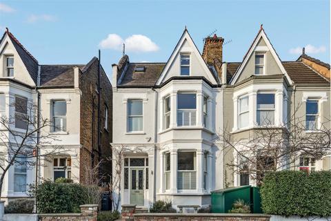 81 Stile Hall Gardens, London, W4 3BT