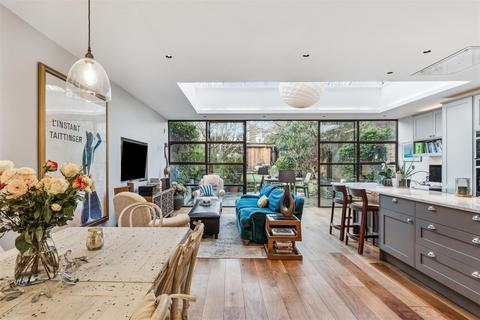 81 Stile Hall Gardens, London, W4 3BT