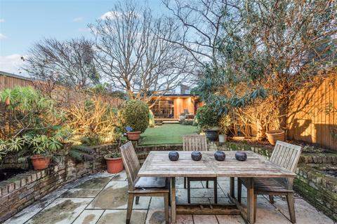 81 Stile Hall Gardens, London, W4 3BT