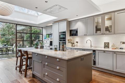81 Stile Hall Gardens, London, W4 3BT